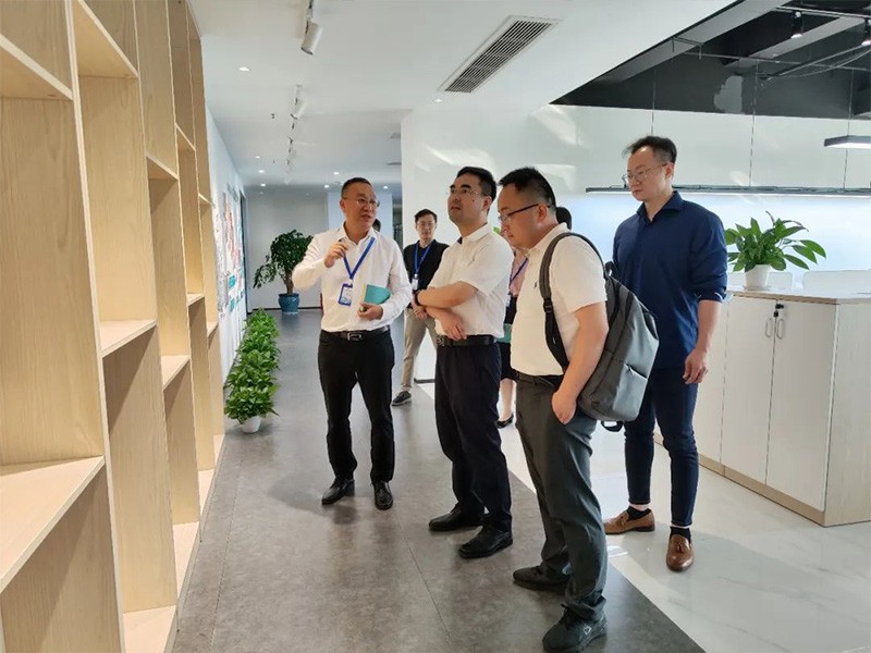 深化产学研融合I武汉理工大学科技转化中心主任胡剑一行来我公司交流互动